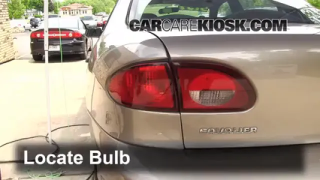 2002 Chevrolet Cavalier 2.2L 4 Cyl. Sedan (4 Door) Luces Luz de reversa (reemplazar foco)